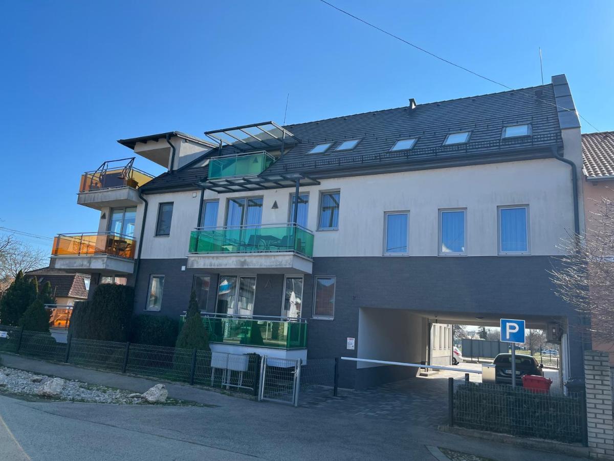 Azur Haz Gyoengyvirag Apartman Sárvár Exteriér fotografie